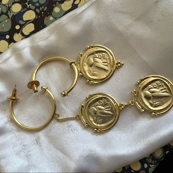 Mismatched hoop earrings - Picture 4 of 5